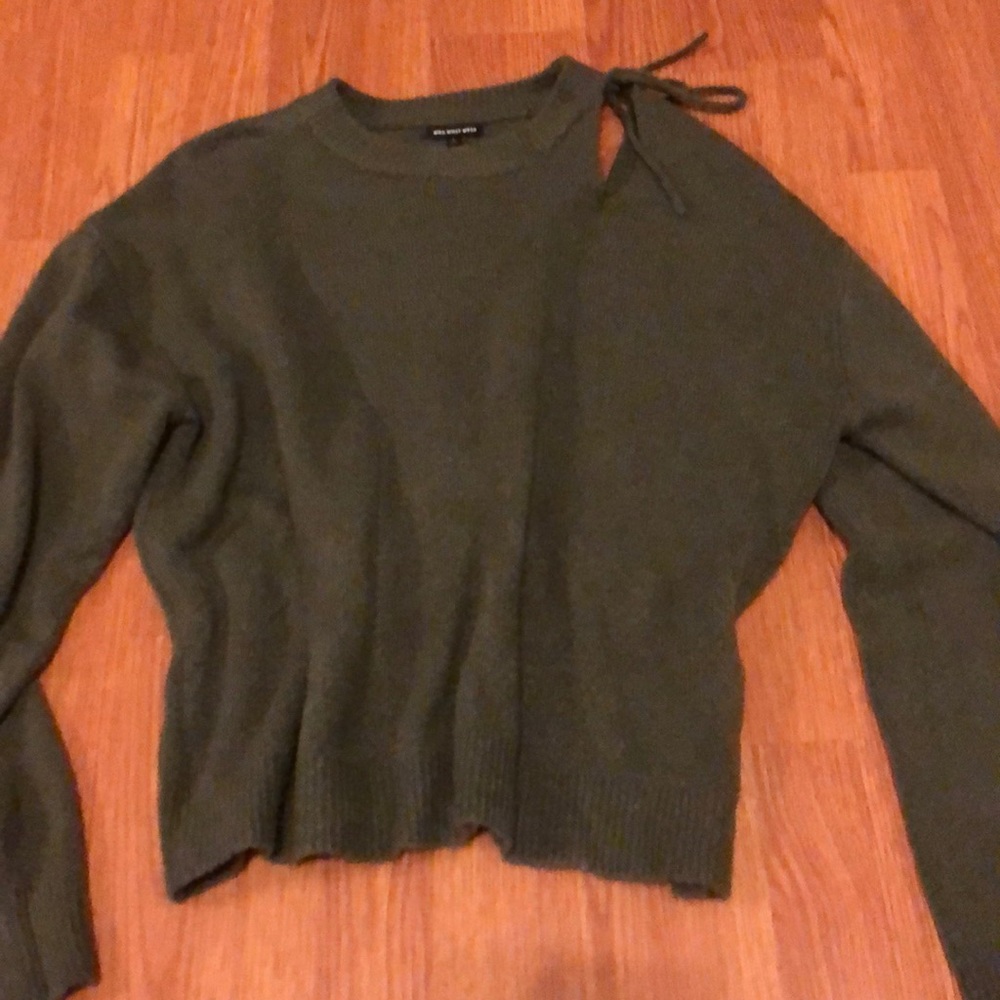 olive sweater with slit and tie
